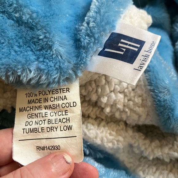 Lavish Home soft velour/sherpa blanket - Picture 5 of 5